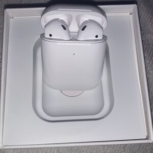 Apple AirPods 2nd Gen With Wireless charging case